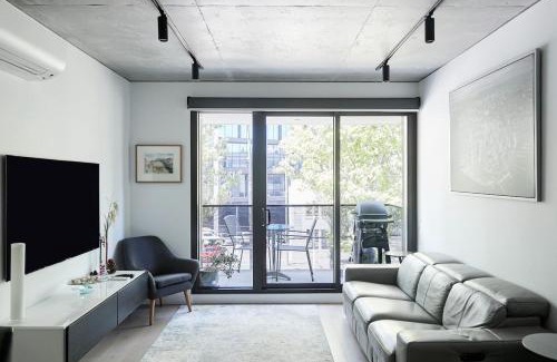 North Melbourne Apartment | 'Modern Minimalism' Slate Chic in the City