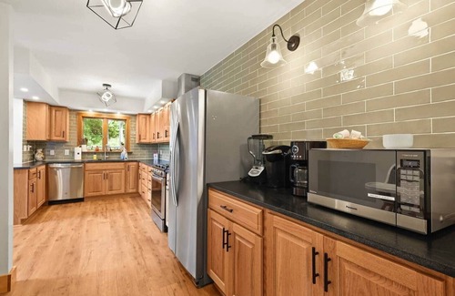 Warrensville House | Modern Mountain Escape, Modern Mountain Escape 10 minutes to West Jefferson.