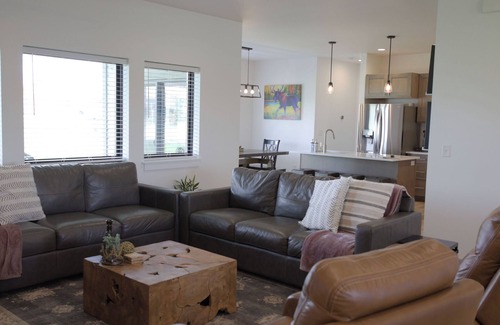 Driggs House | Modern Mountain Home at the base of Targhee Ski Resort-Private Hot Tub -A.C.unit