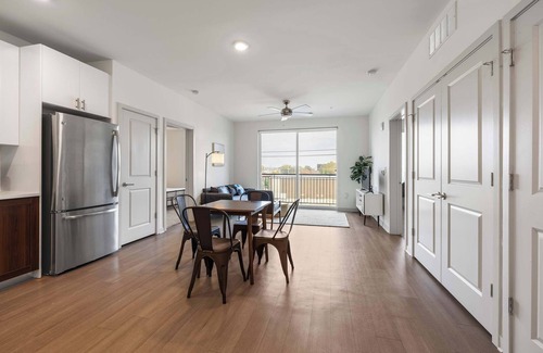 Downtown Louisville Apartment | Modern Nulu 2BR CozySuites 08