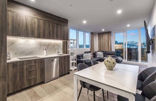 Parnell Apartment | Modern Penthouse. Close to Spark Arena! by Zodiak Stays