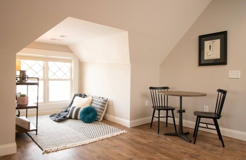 Bloomington Apartment | Modern/Private~ 3 bed/2 bath~ 2 blocks from Indiana University Sample Gates