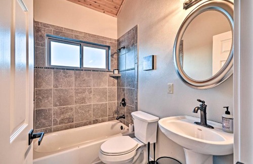 Red Lodge House | Modern Red Lodge Cabin - Walk to Broadway Ave