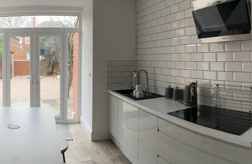 Doncaster House | Modern Refurb *Free Parking*Racecourse* A1 & M18.