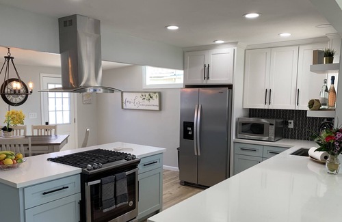 Talmadge House | Modern Renovated 4BR Estate Mins to Beach/Airport