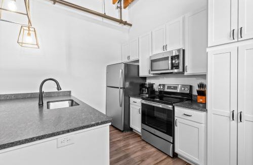 Downtown St. Louis Apartment | Modern Riverfront Loft - Walk to Gateway Arch & Convention Center