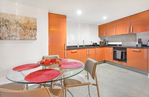 St. Mary's Park Apartment | Modern Riverside 1-Bedroom Apartment | Parking | Sleeps 5