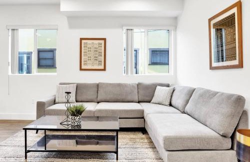 Pico-Union House | Modern Rooftop Villa