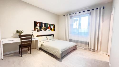 Pinehouse House | Modern Room with En Suite Bath Yonge Finch Sub