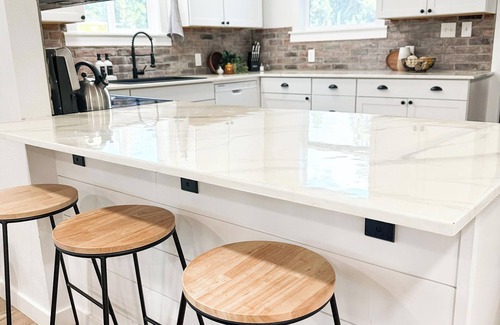 Eugene House | Modern & Spacious 4-bedroom Home 15 min to U of O, 11 min from Airport