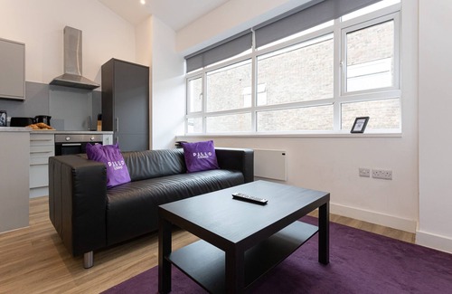 Cheetham Hill Apartment | Modern Spacious Duplex in the Heart of Manchester