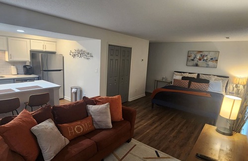 Huntsville Apartment | MODERN STUDIO - 2 BEDS - CLOSE TO DWNTWN!