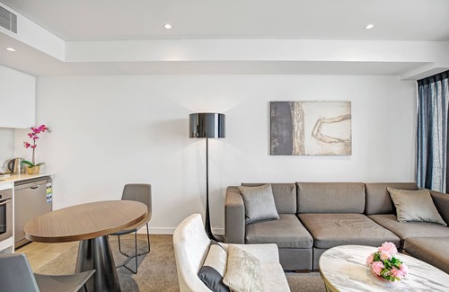 Chatswood CBD Apartment | Modern Studio Apartment