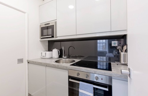 Old Town Apartment | Modern Studio next to Edinburgh Castle