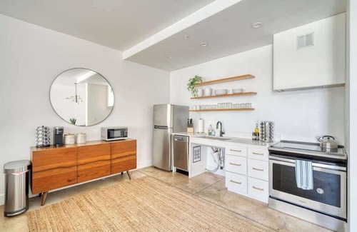 Humboldt Apartment | Modern Studio Sleeps 4 Perfect NE Location
