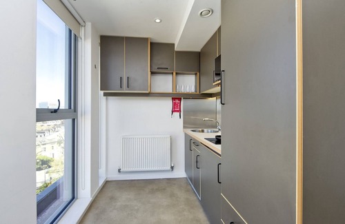 Ravenscourt Park Apartment | Modern-Style Student Studio in London