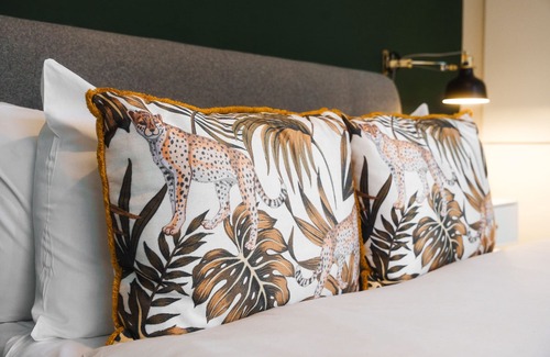 Horfield Apartment | Modern & Stylish 1 bed flat in Bristol