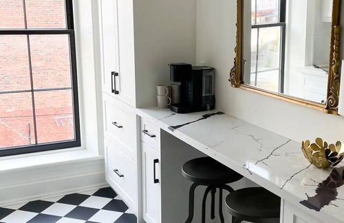 Port Hope Apartment | Modern Suite on the River