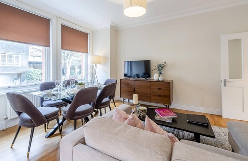 Ravenscourt Park Apartment | Modern Three Bedroom Apartment in Hammersmith