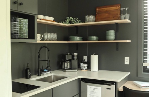 Milroy Cabin | Modern Tiny Home 31 w/Hot Tub!