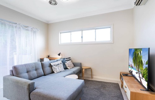 Ashgrove Apartment | Modern Top Floor 2BR With Private Deck