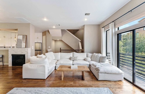 Montrose House | Modern Townhome in Montrose Hot Tub King Beds