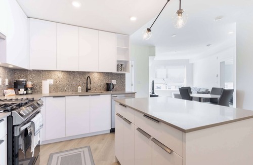 Langley Apartment | Modern & Tranquil Langley Gem ~ Balcony ~ Parking!