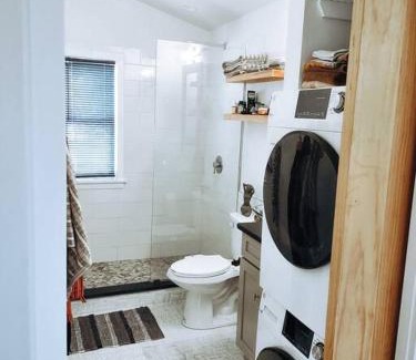 Wilmington Apartment | Modern Treehouse, close to downtown and beach