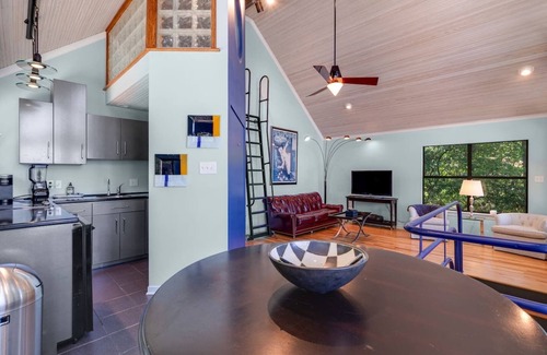 Driftwood Estates Condo | Modern Treehouse: Views, Comfort & Attractions