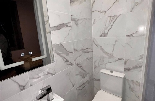 Deptford Apartment | Modern Triple/Double ensuite at Wolf’s House