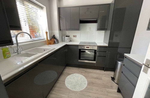 Southfields Apartment | Modern two-bedroom apartment for Wimbledon Tennis