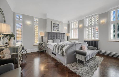 Castle Apartment | Modern & Unique - Central & Beach Access