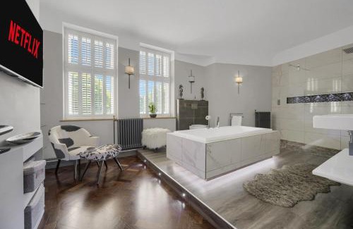 Castle Apartment | Modern & Unique - Central & Beach Access