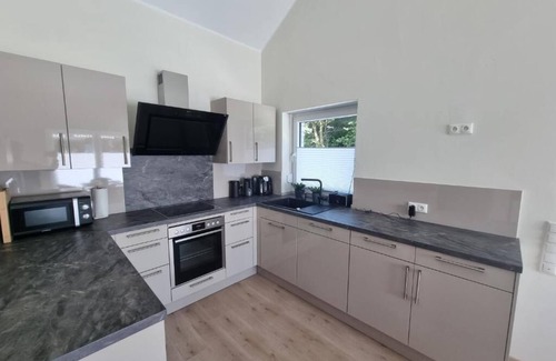 Wiefelstede House | Modern vacation home on Lake Bernstein! Close to the beach and family-friendly!