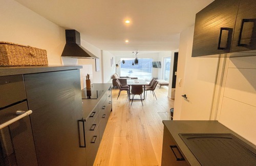 Scheid House | Modern vacation home with panoramic terrace, sauna and view of Lake Edersee