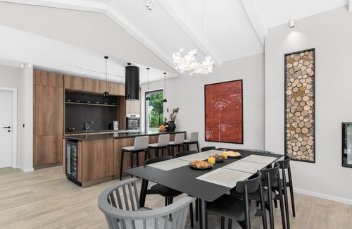 Kadumi Villa | Modern Villa Curitico with pool, jacuzzi and sauna