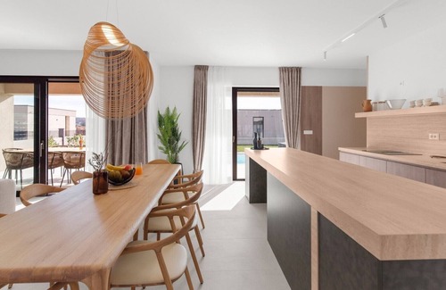 Labinci Villa | Modern Villa Daleo with heated pool and jacuzzi