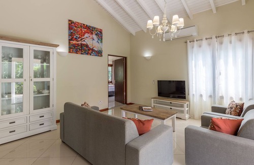 Salina House | Modern villa near the beach of Mambo with private pool