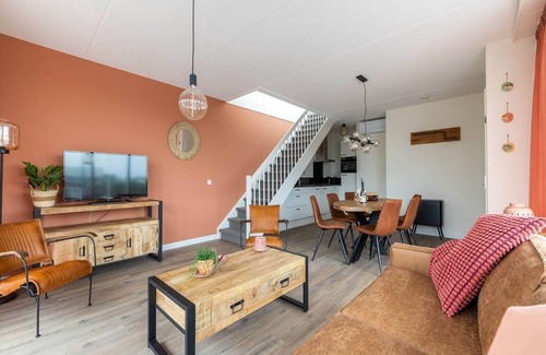 Uitgeest House | Modern Waterfront Retreat