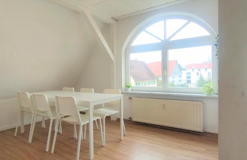 Trossingen Apartment | Moderne Monteurwohnung für 6 Personen bei Villingen-Schwenningen, TV, Einzelbetten, WLAN, Bettwäsche, Handtücher inklusive - TR01