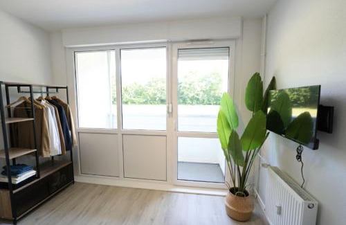 Stadtbezirk West Apartment | Modernes 2-Raum Apartment für 4 Personen mit Balkon, vollausgestatteter Küche und Balkon
