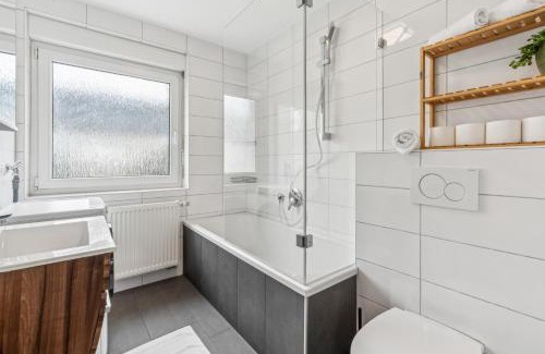 Oberdorla Apartment | Modernes 6-Betten-Apartment mit Balkon und Parkplatz - zentrale Lage