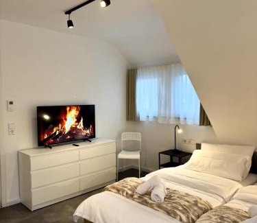 Boeblingen House | Modernes Ferienhaus mit Kochinsel, Garten, 2 Parkplätze inkl, 4-8 Pers