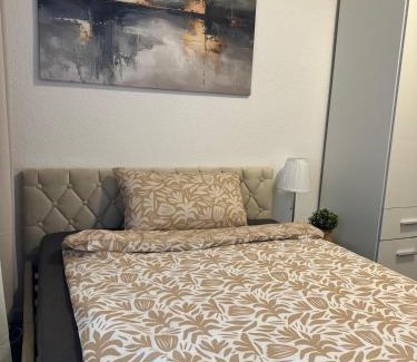 Neckarau Apartment | Modernes Zimmer in Zentrale Lage von Mannheim