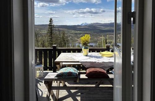 Vestre Slidre House | Modernized Log Cabin With Views Of The Mountains
