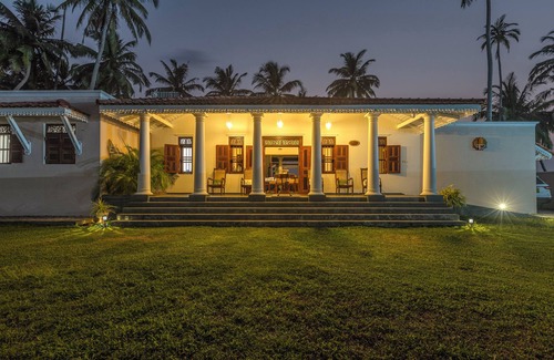 Fort Villa | Moi Hikka by DBI