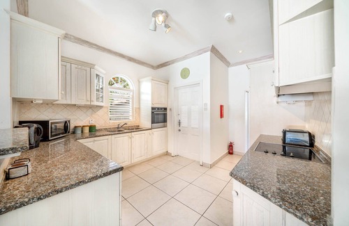 Mount Standfast House | Mojito Villa: Luxurious 3-Bedroom Villa with Ocean Views, Pool & Beach Access