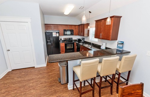 Whalehead Beach House | Moms Dream- Oceanside, Comm Pool, Hot Tub, Yard, CB10, Dads Mercedes