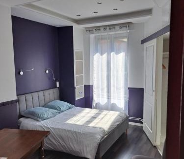 Ep 21 - Saint-Paul House | Mon appARTement - chambre avec salle de bains et wc dans un appartement atypique