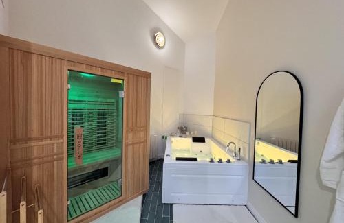 Republique Apartment | Mon spa privé - Balnéo & Sauna - Le Mans insolite
